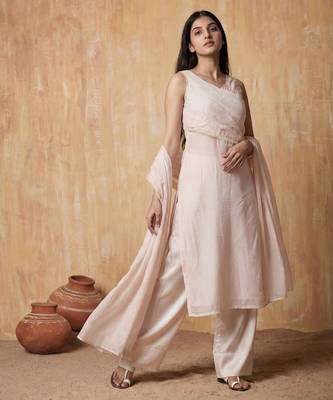 Pastel pink suit set with dupatta with farsi pants 2
