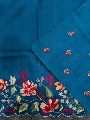 Teal matka silk saree with heavy floral embroidery border with running blouse 3