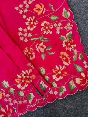 Red matka silk saree with heavy floral embroidery border with running blouse 3