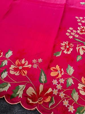 Red matka silk saree with heavy floral embroidery border with running blouse 5