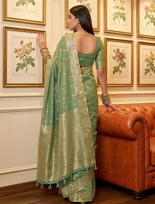 mehendi green tissue silk blend saree for women party ethnic wear 2