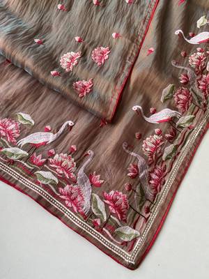 green royal gabanna silk saree woven in a shiny dual tone finish 4