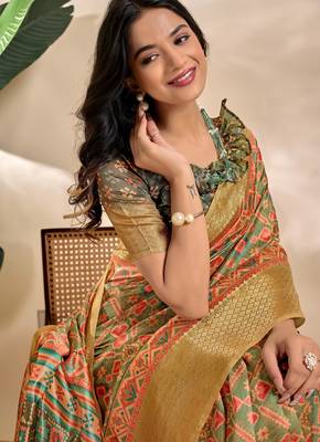 Green printed art silk designer pallu saree 4