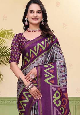 Grey printed art silk designer pallu saree 4