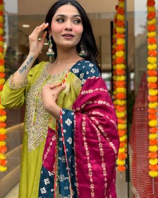 Lemon viscose chanderi sequin round neck kurta set with royal jacquard silk dupatta 5