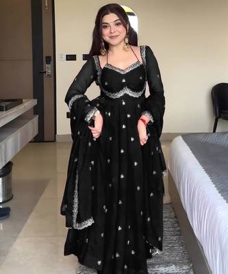 Black georgette sequin embroidery kurta pant set with embroidered georgette dupatta 1