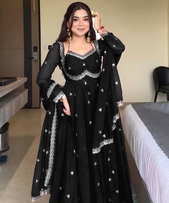 Black georgette sequin embroidery kurta pant set with embroidered georgette dupatta 2