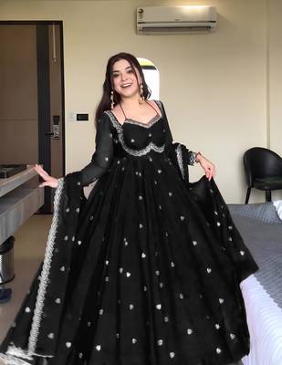 Black georgette sequin embroidery kurta pant set with embroidered georgette dupatta 5