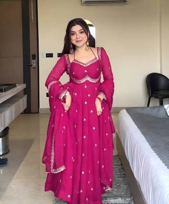 Pink georgette sequin embroidery kurta pant set with embroidered georgette dupatta 2