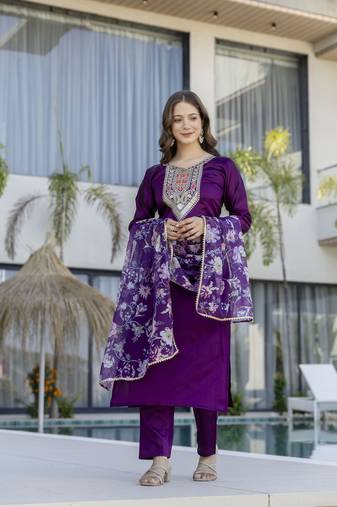 Purple chanderi silk embroidered round neck kurta pant set with jacquard organza dupatta