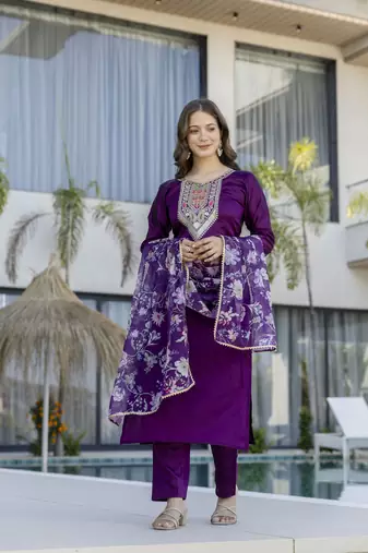 Purple chanderi silk embroidered round neck kurta pant set with jacquard organza dupatta