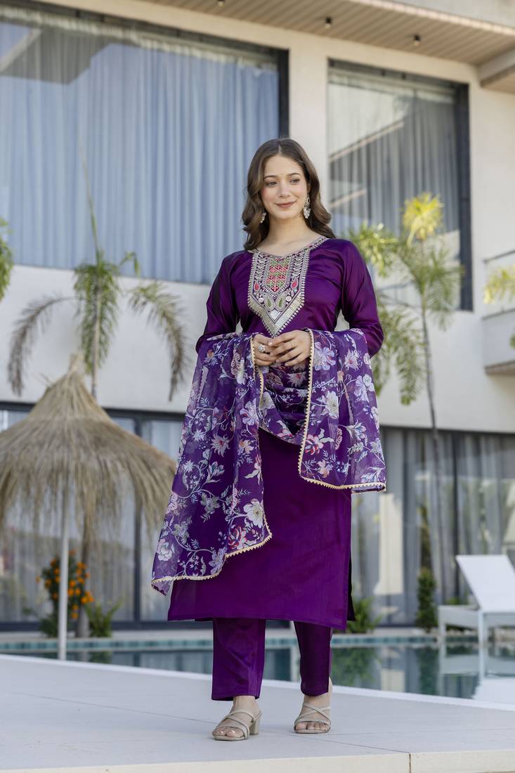 Purple chanderi silk embroidered round neck kurta pant set with jacquard organza dupatta