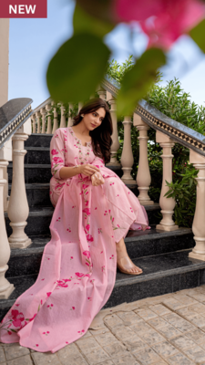 Pink chanderi silk floral printed v-neck kurta pant set with printed dupatta 5