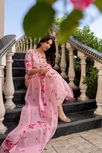 Pink chanderi silk floral printed v-neck kurta pant set with printed dupatta