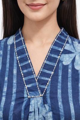 Blue printed cotton hip length short kurta 5