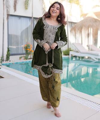 Mehendi designer 9000 velvet zari & embroidered work readymade suit 2