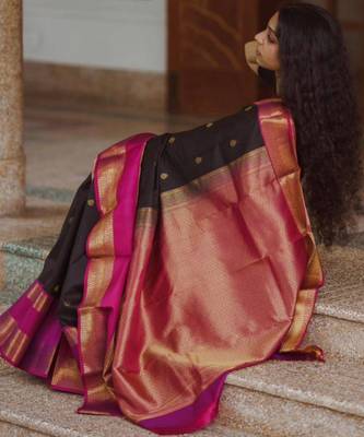 Black silk blend printed saree 3