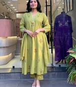 Olive stylisht kurati set with embroidery work