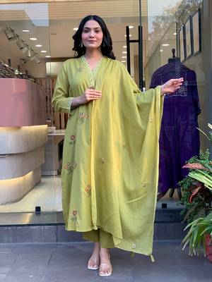 Olive stylisht kurati set with embroidery work 3
