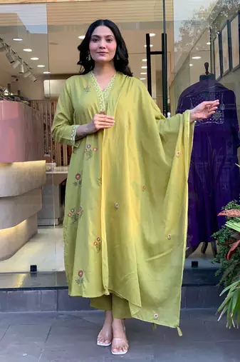 Olive stylisht kurati set with embroidery work