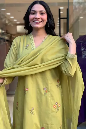 Olive stylisht kurati set with embroidery work