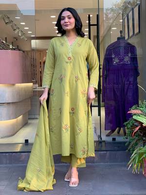 Olive stylisht kurati set with embroidery work 5