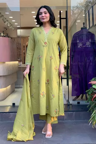 Olive stylisht kurati set with embroidery work