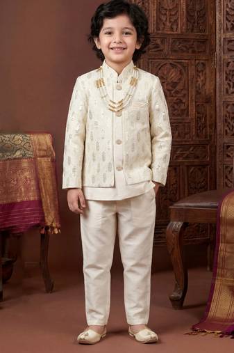 Boys off white cotton silk geometric embroidered sherwani set with jacket & necklace