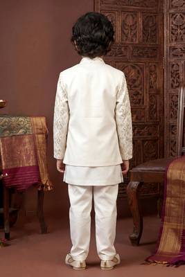 Boys off white satin chevron sequined sherwani set with jacket & necklace 2