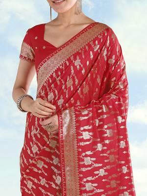 Red banarasi silk blend zari woven saree 3