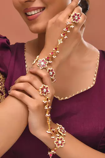 Gold plated kundan red stones hathphool