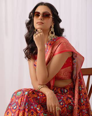 Red patola weaving lichi silk saree with broad border | hand-woven traditional patola saree with matching blouse 3