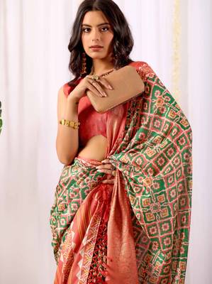 Green soft lichi silk patola weaving saree with rich zari border & contrast blouse 3