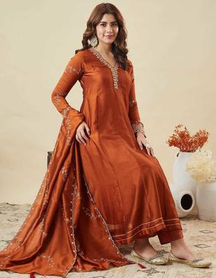 Women embroidered flared kurta suit set 3