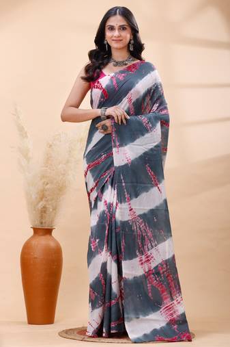 Gray bagru malmal cotton saree with white shibori patterns and red highlights