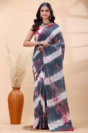 Gray bagru malmal cotton saree with white shibori patterns and red highlights