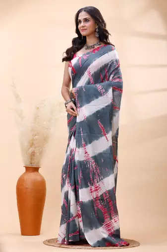 Gray bagru malmal cotton saree with white shibori patterns and red highlights