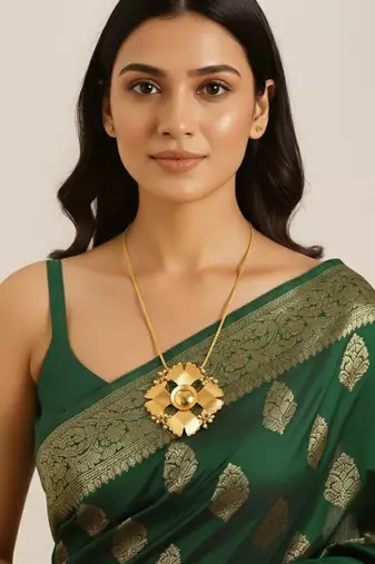 Gold blossom chain