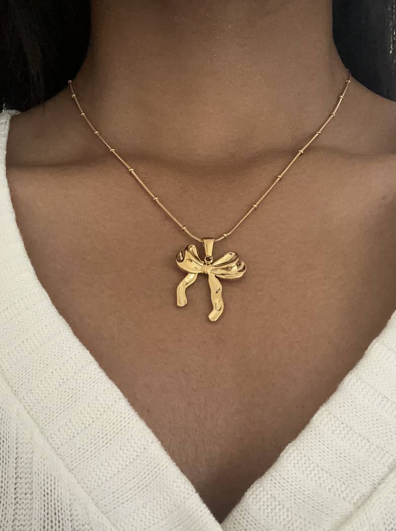 The aria bow pendant necklace