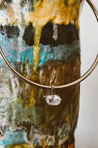 Golden solitaire collar necklace