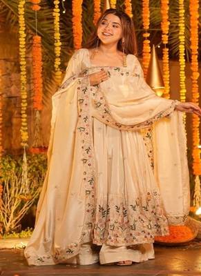 Off-white embroidery crep fully stitched anarkali set 4