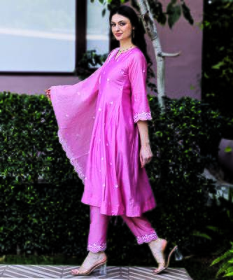 pink chanderi straight suit set with fine embroidery
 2