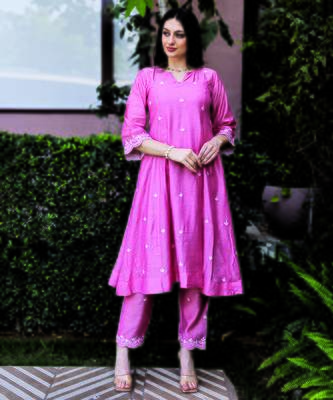 pink chanderi straight suit set with fine embroidery
 5