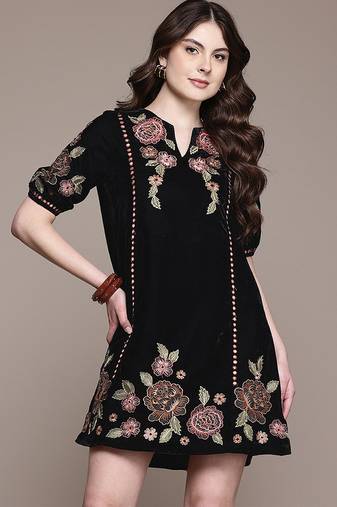 Black embroidered velvet short dress