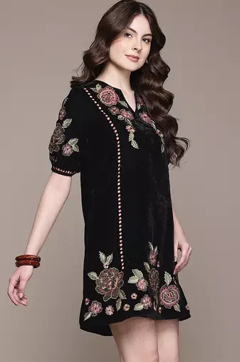 Black embroidered velvet short dress