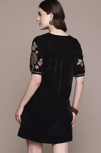Black embroidered velvet short dress