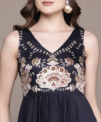 Black printed cotton blend gown 5