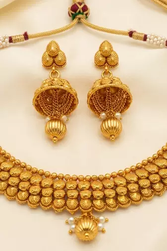 Metallic necklace set