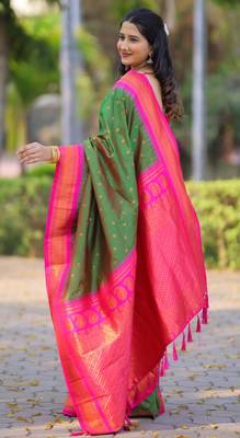 Dark green floral temple border zari work kanji gadwal silk blend saree with blouse 4