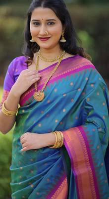 Teal blue floral temple border zari work kanji gadwal silk blend saree with blouse 3